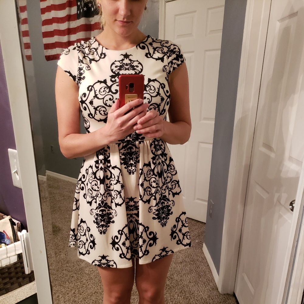 Dress - Picture 2 of 4